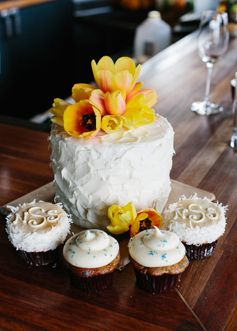 Pike Place Seattle elopement wedding cake detail photo